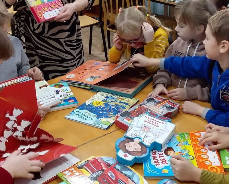 Дети подготовительной группы из детского сада «Теремок» стали участниками библиотечного урока «История создания книги»