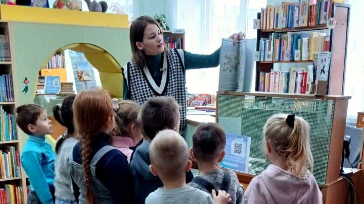 В октябре-ноябре воспитанники ещё трех детских садов познакомились с районной детской библиотекой
